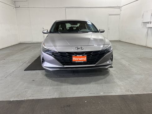 Used 2022 Hyundai Elantra SEL w/ Cargo Package FWD image 2