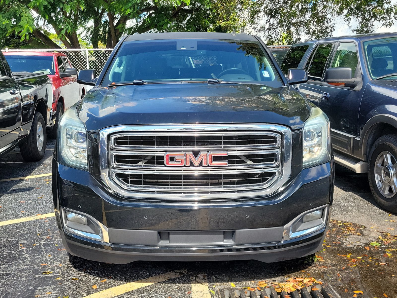 Used 2015 GMC Yukon SLT w/ Open Road Package RWD image 2