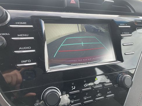 Used 2018 Toyota Camry LE image 20