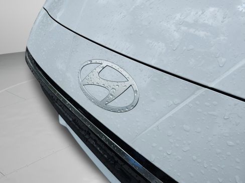 New 2026 Hyundai Elantra Limited FWD image 22