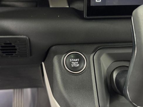 Used 2025 Land Rover Defender 110 S image 26