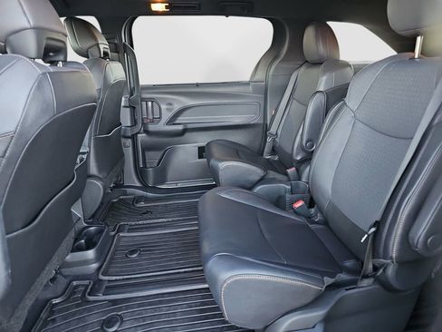 Certified 2024 Toyota Sienna XLE image 21