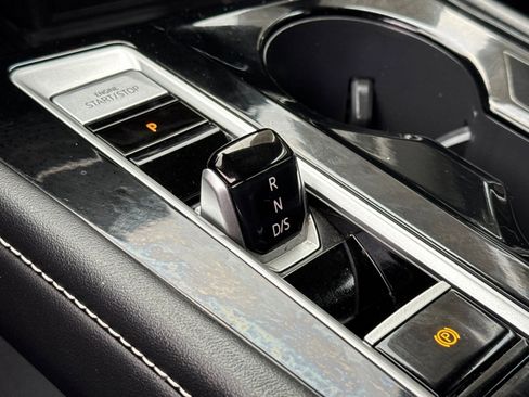 Used 2024 Volkswagen Atlas SE image 17