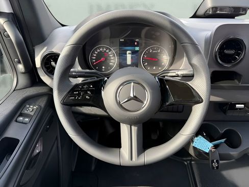 Used 2025 Mercedes-Benz Sprinter 2500 image 12