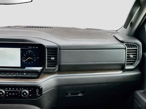 Used 2025 Chevrolet Silverado 1500 LT AWD/4WD image 18
