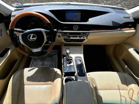 Used 2015 Lexus ES 300h w/ Navigation System Package FWD image 14