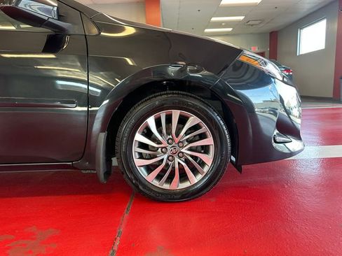 Used 2018 Toyota Corolla XLE FWD image 29