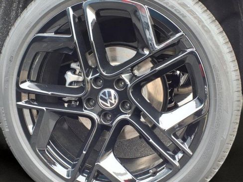 New 2026 Volkswagen Tiguan SE R-Line image 9