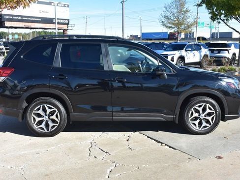 Used 2019 Subaru Forester Premium image 4