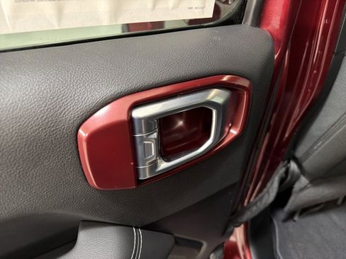 Used 2021 Jeep Gladiator Overland AWD/4WD image 24