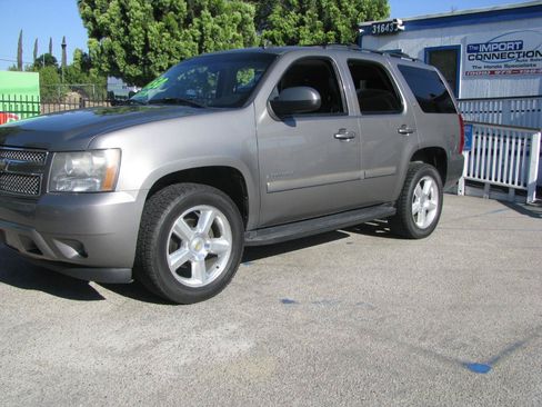 Used 2007 Chevrolet Tahoe LT w/ 1LT Special Edition AWD/4WD image 2