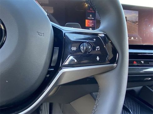 Certified 2025 BMW 530i image 24