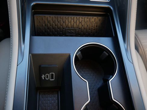 Used 2025 Lincoln Nautilus Reserve image 26