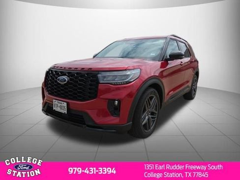 Used 2025 Ford Explorer ST image 2