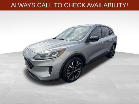 Used 2022 Ford Escape SE w/ SE Sport Appearance Package FWD image 3