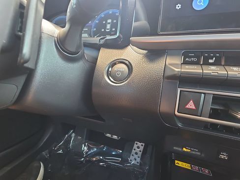 Used 2025 Toyota Camry XSE FWD image 17