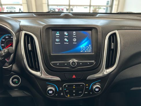 Used 2018 Chevrolet Equinox LT FWD image 17