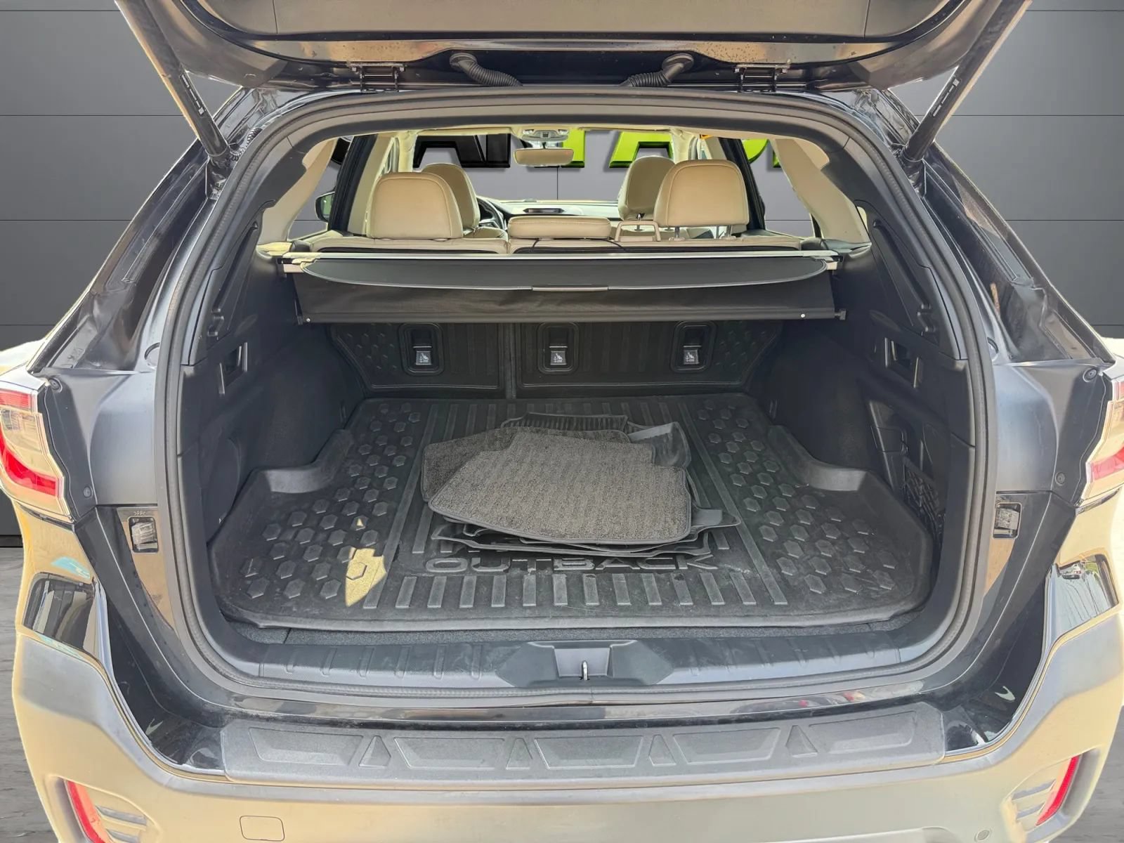 Used 2022 Subaru Outback Limited AWD/4WD image 9