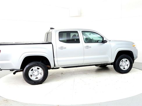 Used 2022 Toyota Tacoma SR image 6
