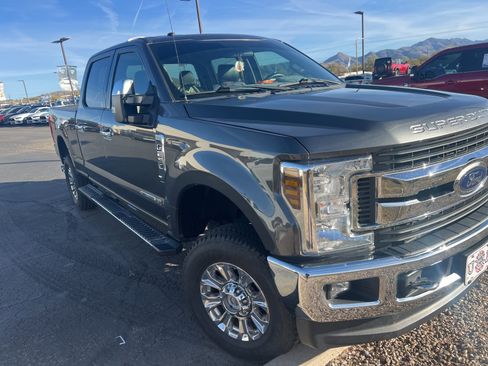 Used 2018 Ford F250 XLT w/ XLT Premium Package image 5