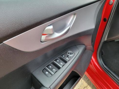 Used 2023 Kia Forte LXS image 7