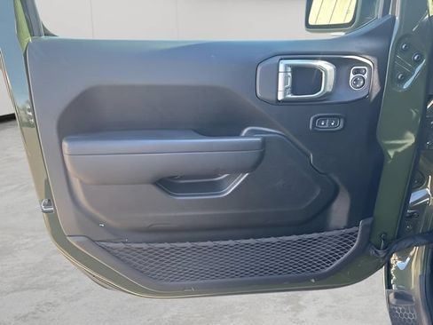 Used 2024 Jeep Wrangler Unlimited w/ Convenience Group AWD/4WD image 9