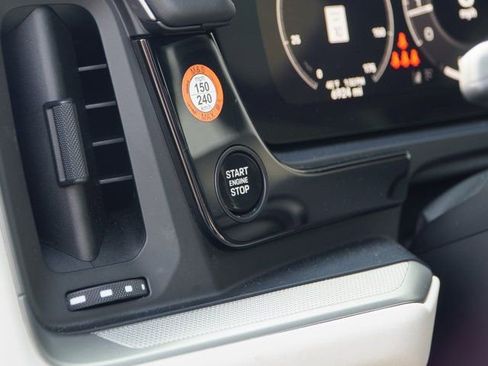 Certified 2025 Porsche Cayenne Coupe image 28