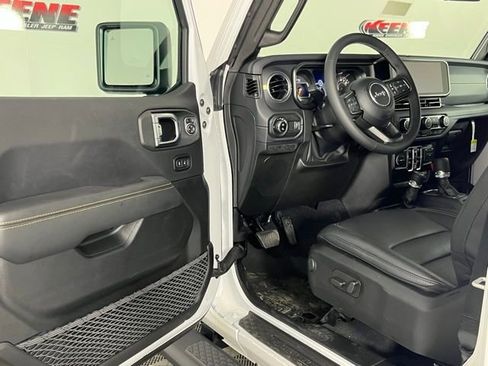 New 2025 Jeep Gladiator Sport w/ Premium Package image 21