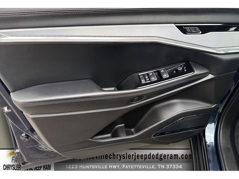 Used 2024 Jeep Wagoneer Launch Edition image 12