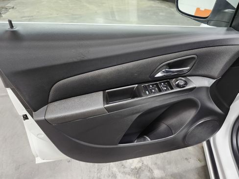 Used 2013 Chevrolet Cruze LT image 22