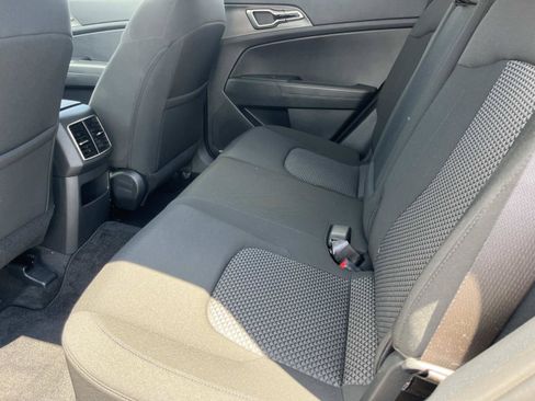 Used 2025 Kia Sportage LX FWD image 16