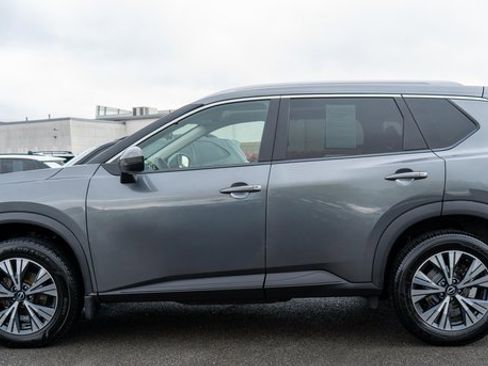Used 2022 Nissan Rogue SV w/ SV Premium Package image 9