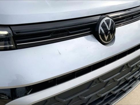 Used 2025 Volkswagen Taos SE FWD image 26
