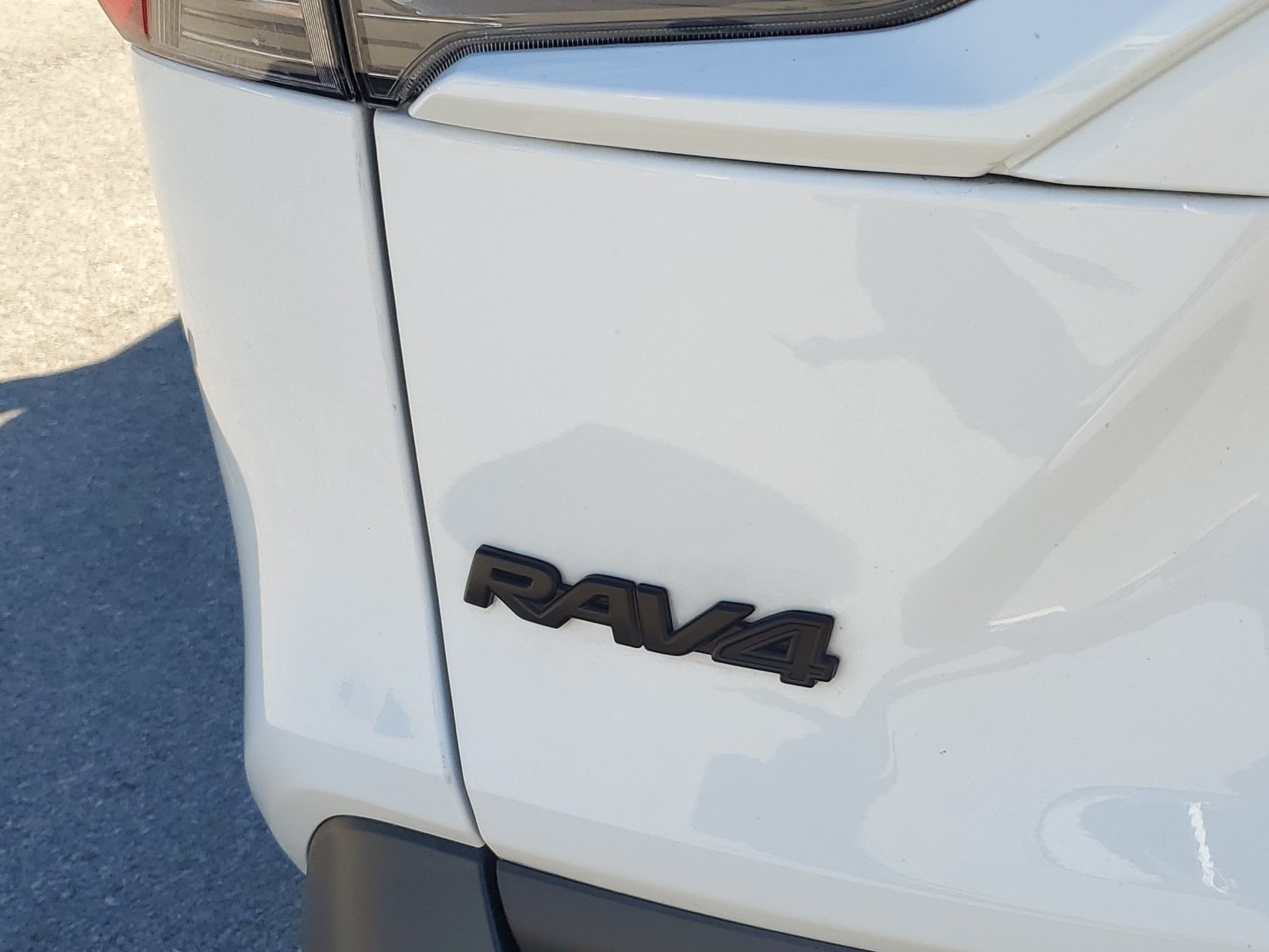 Used 2025 Toyota RAV4 LE AWD/4WD image 7