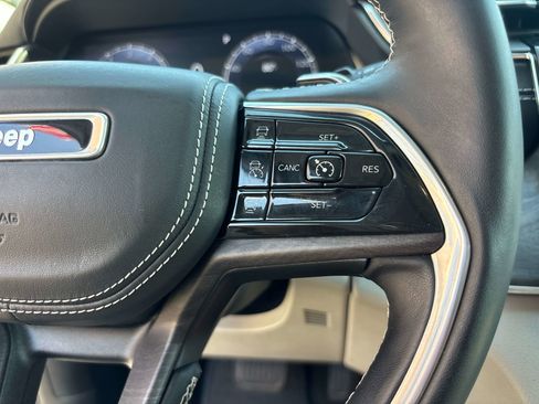Used 2022 Jeep Grand Cherokee L Overland w/ Luxury Tech Group IV AWD/4WD image 22