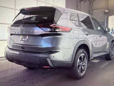 Certified 2025 Nissan Rogue SV FWD image 5