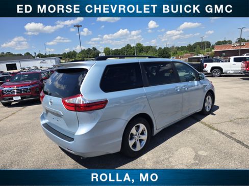 Used 2017 Toyota Sienna LE FWD image 3