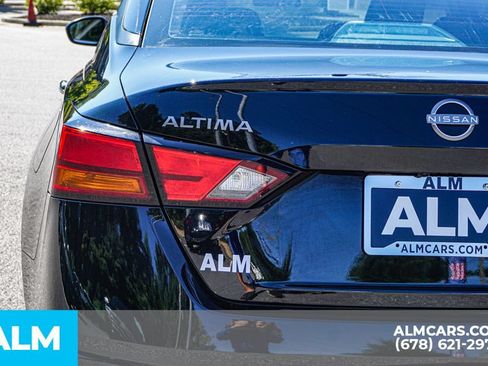 Used 2025 Nissan Altima 2.5 SV FWD image 12