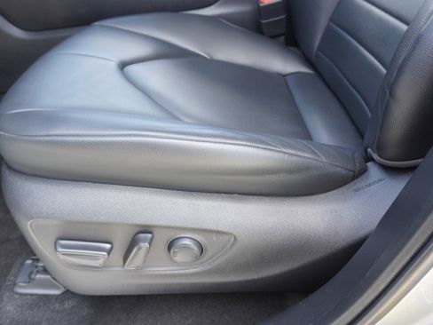 Used 2023 Toyota Highlander XLE FWD image 23