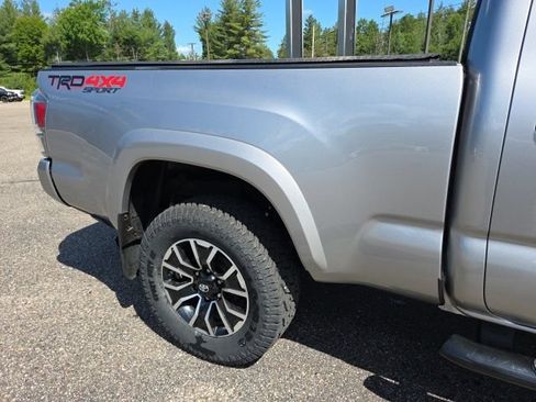 Used 2020 Toyota Tacoma TRD Sport AWD/4WD image 36