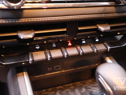 Used 2024 Chevrolet Colorado LT w/ LT Convenience Package image 22