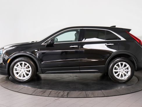 Used 2023 Cadillac XT4 Luxury w/ Cold Weather Package AWD/4WD image 2