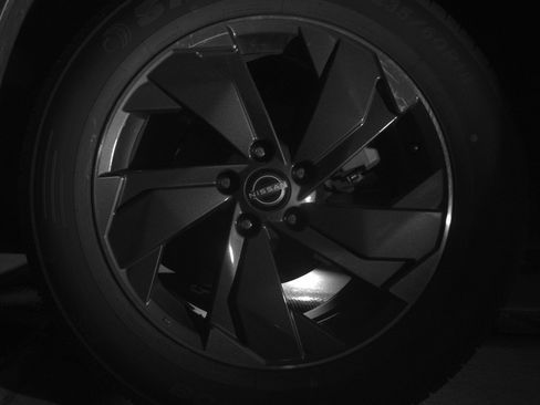 Used 2025 Nissan Rogue SV image 14