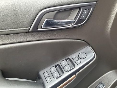 Used 2017 Chevrolet Suburban LT image 19