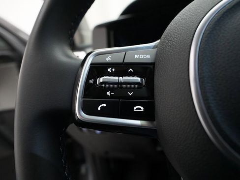 Certified 2023 Kia Sorento SX image 18