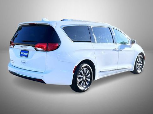Used 2019 Chrysler Pacifica Touring-L Plus FWD image 5