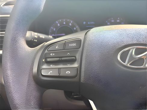 Used 2020 Hyundai Venue SEL image 30