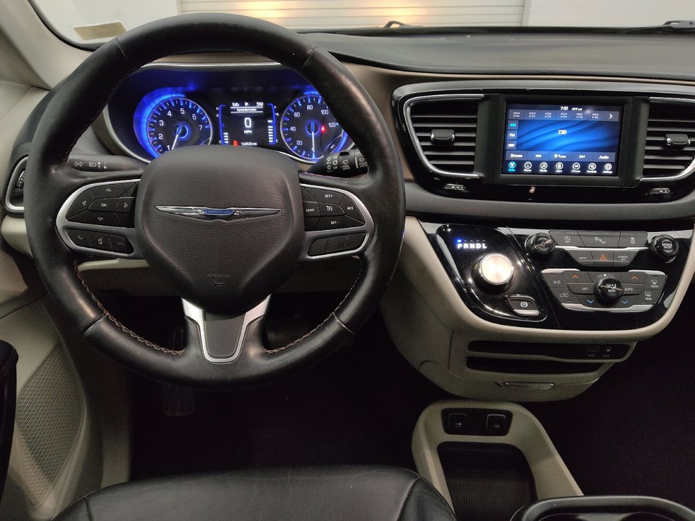 Used 2019 Chrysler Pacifica Touring-L FWD image 22