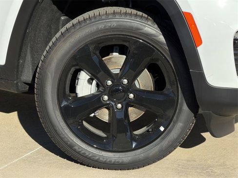 New 2025 Jeep Grand Cherokee Limited w/ Black Appearance Package image 8