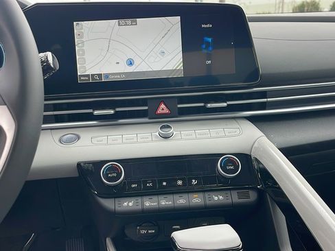 New 2025 Hyundai Elantra Limited image 19